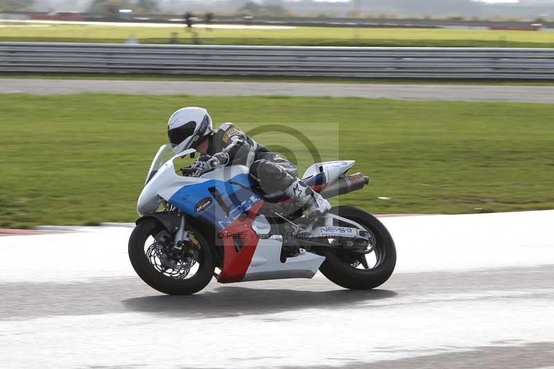 Motorcycle action photographs;Trackday digital images;event digital images;eventdigitalimages;no limits trackday;peter wileman photography;snetterton;snetterton circuit norfolk;snetterton photographs;trackday;trackday photos