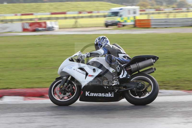 Motorcycle action photographs;Trackday digital images;event digital images;eventdigitalimages;no limits trackday;peter wileman photography;snetterton;snetterton circuit norfolk;snetterton photographs;trackday;trackday photos