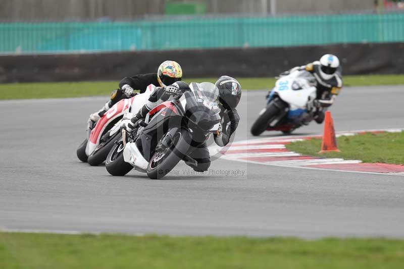 Motorcycle action photographs;Trackday digital images;event digital images;eventdigitalimages;no limits trackday;peter wileman photography;snetterton;snetterton circuit norfolk;snetterton photographs;trackday;trackday photos
