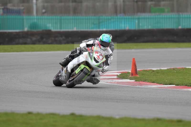 Motorcycle action photographs;Trackday digital images;event digital images;eventdigitalimages;no limits trackday;peter wileman photography;snetterton;snetterton circuit norfolk;snetterton photographs;trackday;trackday photos