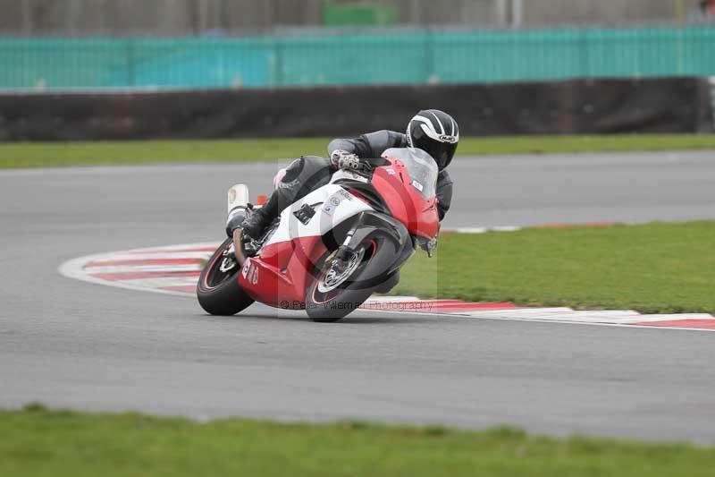 Motorcycle action photographs;Trackday digital images;event digital images;eventdigitalimages;no limits trackday;peter wileman photography;snetterton;snetterton circuit norfolk;snetterton photographs;trackday;trackday photos