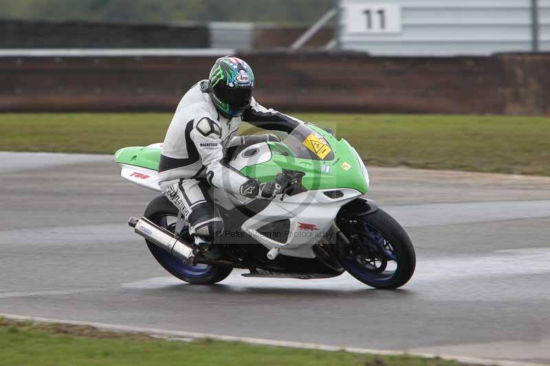 Motorcycle action photographs;Trackday digital images;event digital images;eventdigitalimages;no limits trackday;peter wileman photography;snetterton;snetterton circuit norfolk;snetterton photographs;trackday;trackday photos