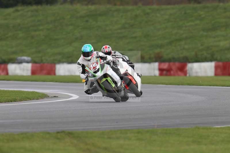 Motorcycle action photographs;Trackday digital images;event digital images;eventdigitalimages;no limits trackday;peter wileman photography;snetterton;snetterton circuit norfolk;snetterton photographs;trackday;trackday photos