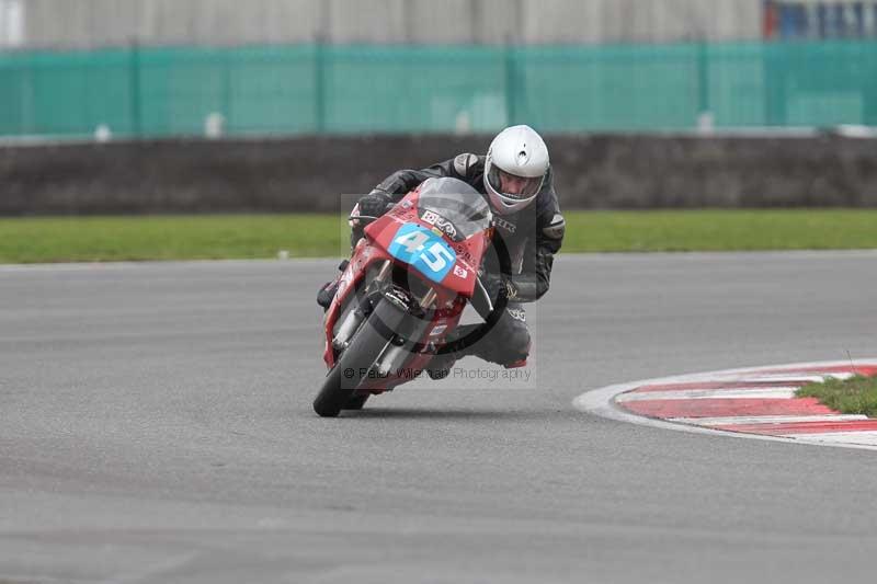 Motorcycle action photographs;Trackday digital images;event digital images;eventdigitalimages;no limits trackday;peter wileman photography;snetterton;snetterton circuit norfolk;snetterton photographs;trackday;trackday photos