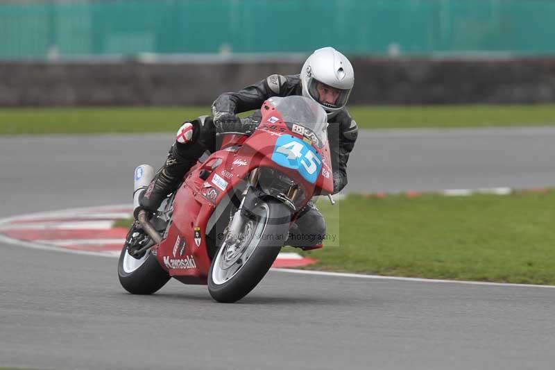 Motorcycle action photographs;Trackday digital images;event digital images;eventdigitalimages;no limits trackday;peter wileman photography;snetterton;snetterton circuit norfolk;snetterton photographs;trackday;trackday photos