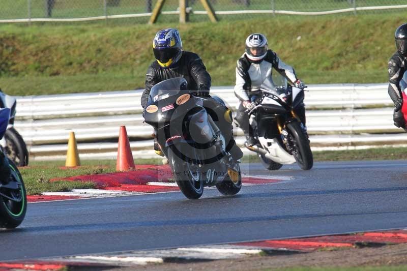 Motorcycle action photographs;Trackday digital images;event digital images;eventdigitalimages;no limits trackday;peter wileman photography;snetterton;snetterton circuit norfolk;snetterton photographs;trackday;trackday photos