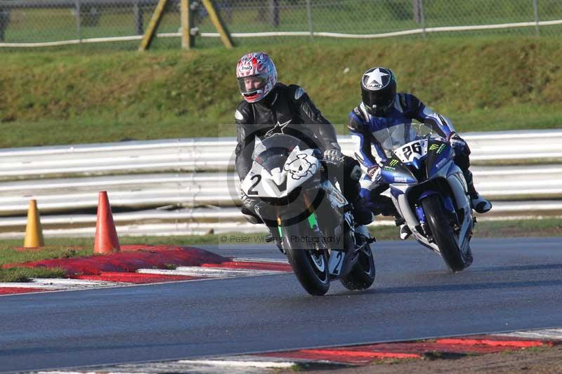 Motorcycle action photographs;Trackday digital images;event digital images;eventdigitalimages;no limits trackday;peter wileman photography;snetterton;snetterton circuit norfolk;snetterton photographs;trackday;trackday photos