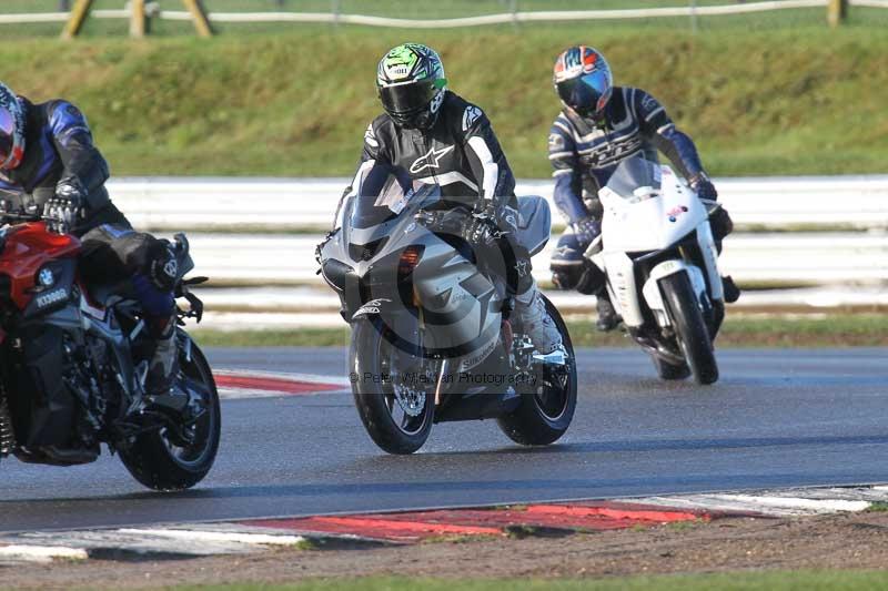 Motorcycle action photographs;Trackday digital images;event digital images;eventdigitalimages;no limits trackday;peter wileman photography;snetterton;snetterton circuit norfolk;snetterton photographs;trackday;trackday photos