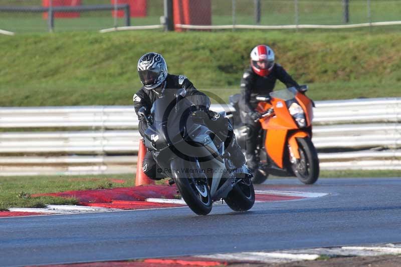Motorcycle action photographs;Trackday digital images;event digital images;eventdigitalimages;no limits trackday;peter wileman photography;snetterton;snetterton circuit norfolk;snetterton photographs;trackday;trackday photos