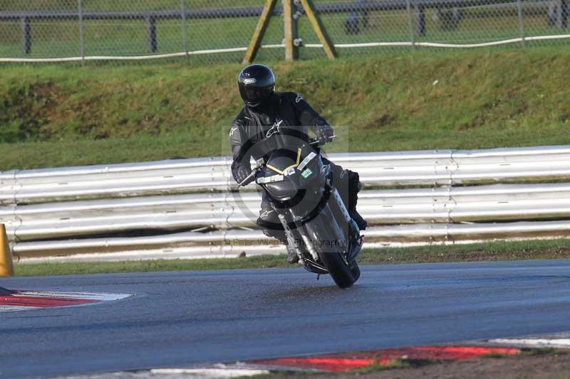 Motorcycle action photographs;Trackday digital images;event digital images;eventdigitalimages;no limits trackday;peter wileman photography;snetterton;snetterton circuit norfolk;snetterton photographs;trackday;trackday photos