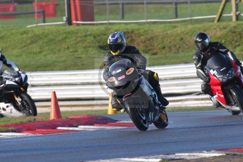 Motorcycle action photographs;Trackday digital images;event digital images;eventdigitalimages;no limits trackday;peter wileman photography;snetterton;snetterton circuit norfolk;snetterton photographs;trackday;trackday photos