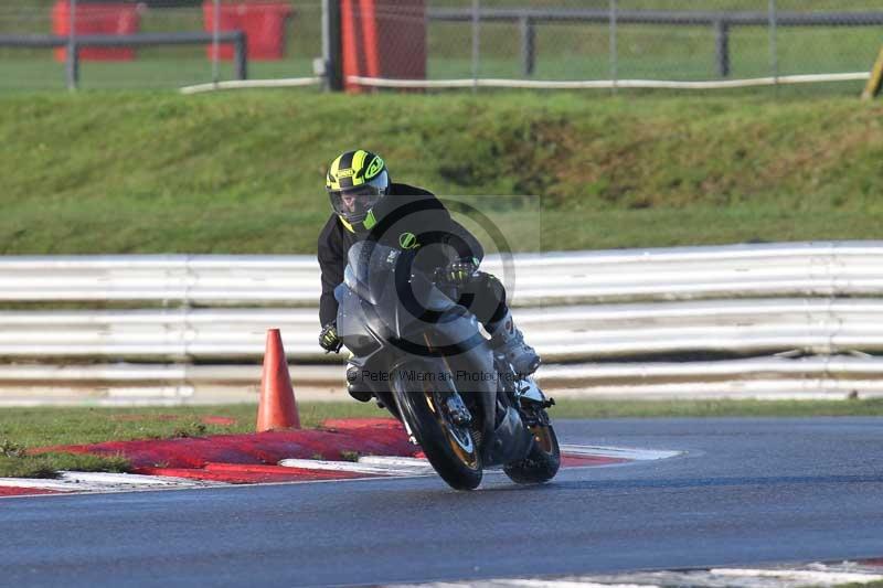 Motorcycle action photographs;Trackday digital images;event digital images;eventdigitalimages;no limits trackday;peter wileman photography;snetterton;snetterton circuit norfolk;snetterton photographs;trackday;trackday photos