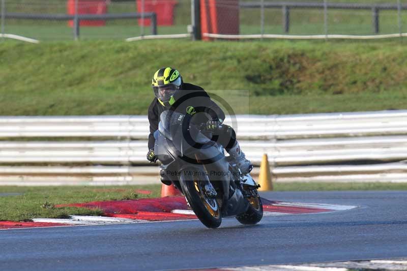 Motorcycle action photographs;Trackday digital images;event digital images;eventdigitalimages;no limits trackday;peter wileman photography;snetterton;snetterton circuit norfolk;snetterton photographs;trackday;trackday photos