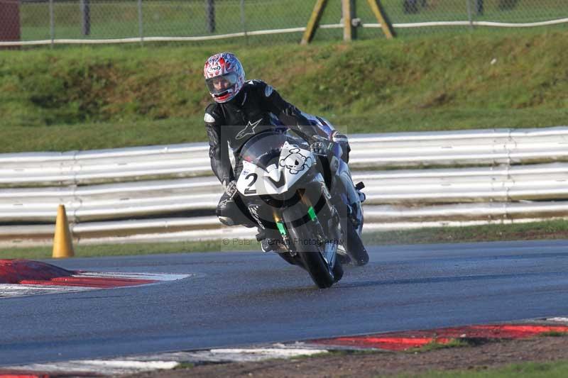 Motorcycle action photographs;Trackday digital images;event digital images;eventdigitalimages;no limits trackday;peter wileman photography;snetterton;snetterton circuit norfolk;snetterton photographs;trackday;trackday photos