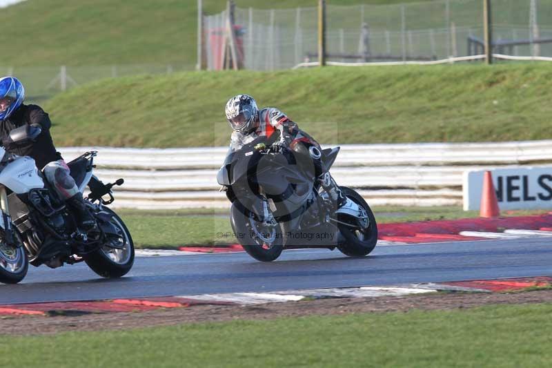 Motorcycle action photographs;Trackday digital images;event digital images;eventdigitalimages;no limits trackday;peter wileman photography;snetterton;snetterton circuit norfolk;snetterton photographs;trackday;trackday photos