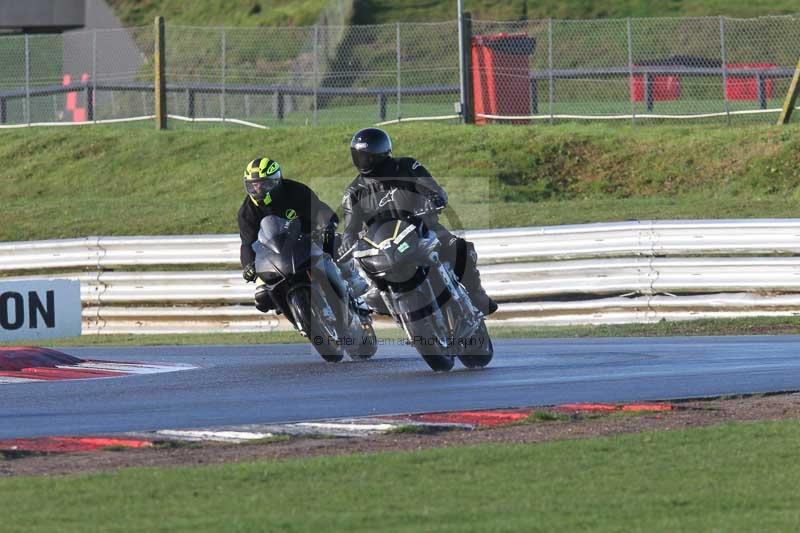 Motorcycle action photographs;Trackday digital images;event digital images;eventdigitalimages;no limits trackday;peter wileman photography;snetterton;snetterton circuit norfolk;snetterton photographs;trackday;trackday photos