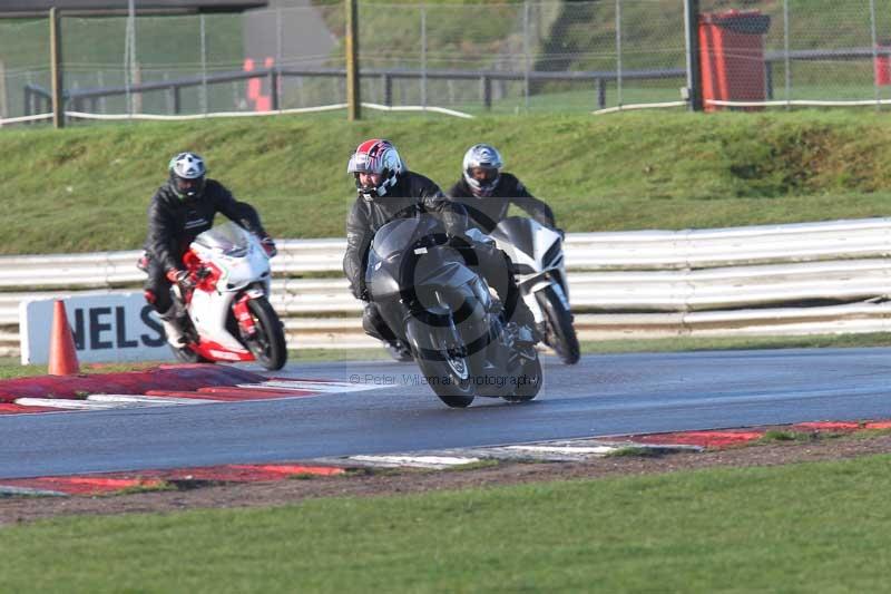 Motorcycle action photographs;Trackday digital images;event digital images;eventdigitalimages;no limits trackday;peter wileman photography;snetterton;snetterton circuit norfolk;snetterton photographs;trackday;trackday photos