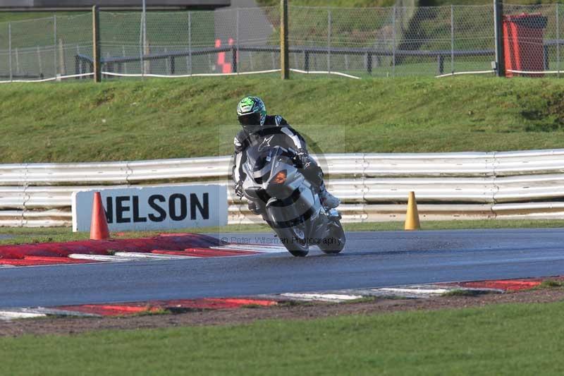 Motorcycle action photographs;Trackday digital images;event digital images;eventdigitalimages;no limits trackday;peter wileman photography;snetterton;snetterton circuit norfolk;snetterton photographs;trackday;trackday photos