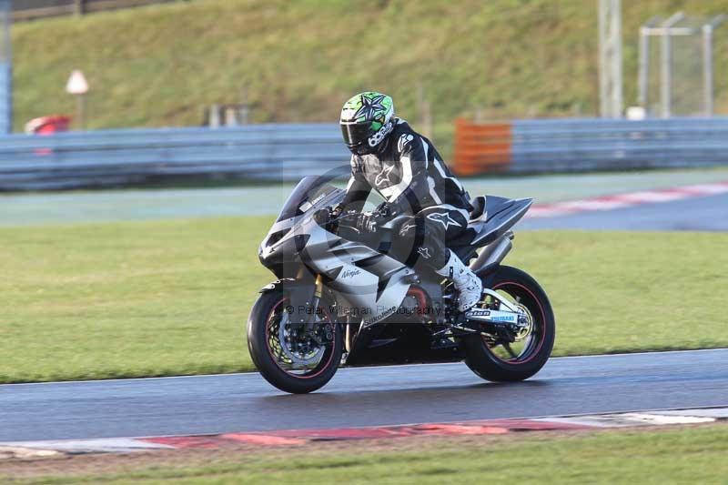 Motorcycle action photographs;Trackday digital images;event digital images;eventdigitalimages;no limits trackday;peter wileman photography;snetterton;snetterton circuit norfolk;snetterton photographs;trackday;trackday photos