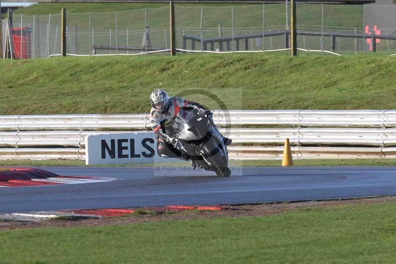 Motorcycle action photographs;Trackday digital images;event digital images;eventdigitalimages;no limits trackday;peter wileman photography;snetterton;snetterton circuit norfolk;snetterton photographs;trackday;trackday photos