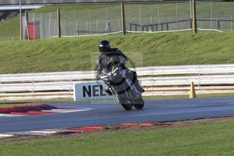 Motorcycle action photographs;Trackday digital images;event digital images;eventdigitalimages;no limits trackday;peter wileman photography;snetterton;snetterton circuit norfolk;snetterton photographs;trackday;trackday photos