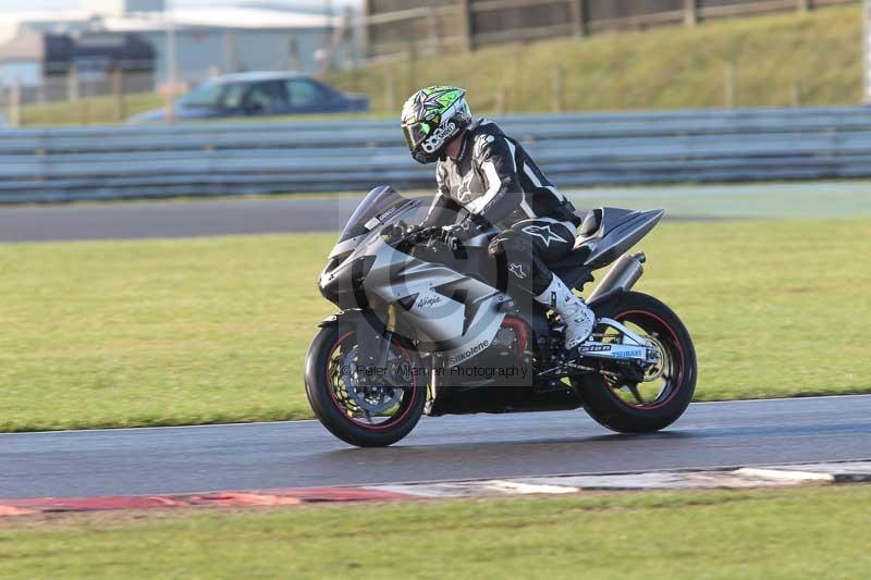 Motorcycle action photographs;Trackday digital images;event digital images;eventdigitalimages;no limits trackday;peter wileman photography;snetterton;snetterton circuit norfolk;snetterton photographs;trackday;trackday photos