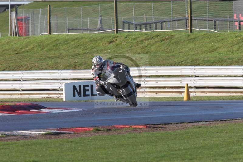 Motorcycle action photographs;Trackday digital images;event digital images;eventdigitalimages;no limits trackday;peter wileman photography;snetterton;snetterton circuit norfolk;snetterton photographs;trackday;trackday photos