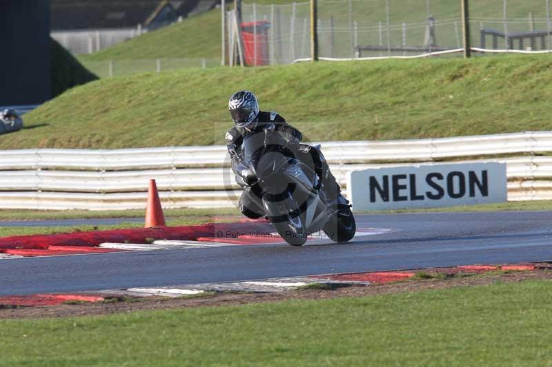 Motorcycle action photographs;Trackday digital images;event digital images;eventdigitalimages;no limits trackday;peter wileman photography;snetterton;snetterton circuit norfolk;snetterton photographs;trackday;trackday photos