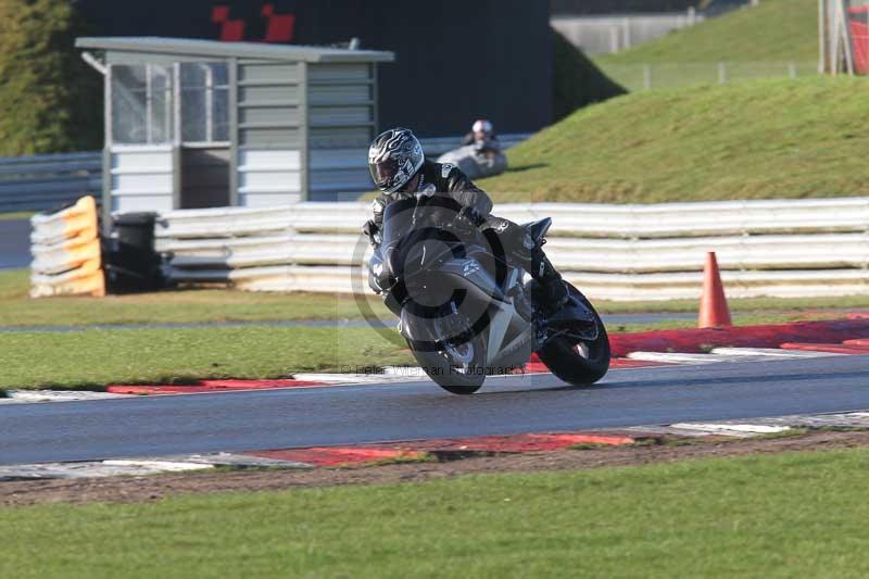 Motorcycle action photographs;Trackday digital images;event digital images;eventdigitalimages;no limits trackday;peter wileman photography;snetterton;snetterton circuit norfolk;snetterton photographs;trackday;trackday photos