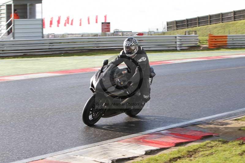 Motorcycle action photographs;Trackday digital images;event digital images;eventdigitalimages;no limits trackday;peter wileman photography;snetterton;snetterton circuit norfolk;snetterton photographs;trackday;trackday photos