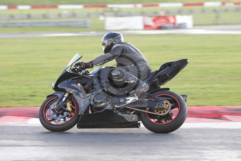 Motorcycle action photographs;Trackday digital images;event digital images;eventdigitalimages;no limits trackday;peter wileman photography;snetterton;snetterton circuit norfolk;snetterton photographs;trackday;trackday photos