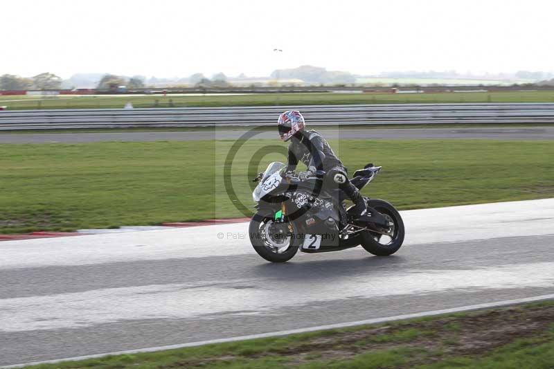 Motorcycle action photographs;Trackday digital images;event digital images;eventdigitalimages;no limits trackday;peter wileman photography;snetterton;snetterton circuit norfolk;snetterton photographs;trackday;trackday photos