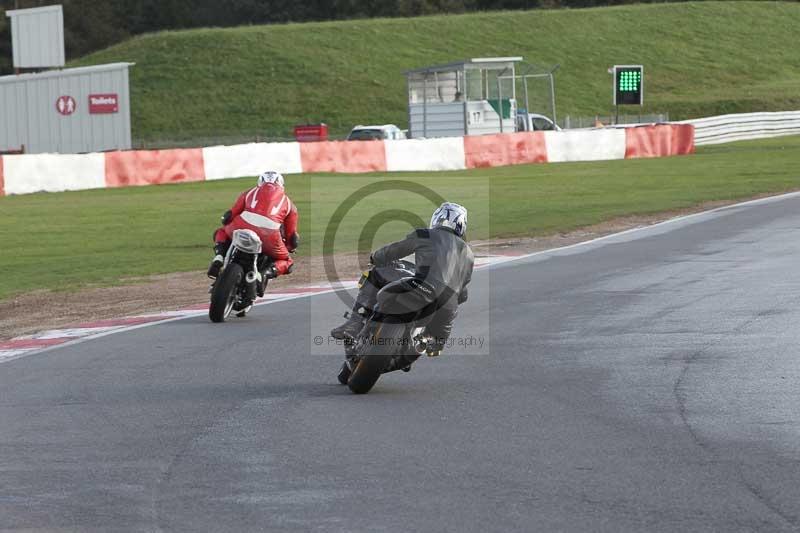 Motorcycle action photographs;Trackday digital images;event digital images;eventdigitalimages;no limits trackday;peter wileman photography;snetterton;snetterton circuit norfolk;snetterton photographs;trackday;trackday photos