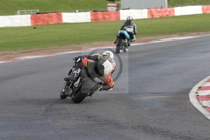 Motorcycle action photographs;Trackday digital images;event digital images;eventdigitalimages;no limits trackday;peter wileman photography;snetterton;snetterton circuit norfolk;snetterton photographs;trackday;trackday photos