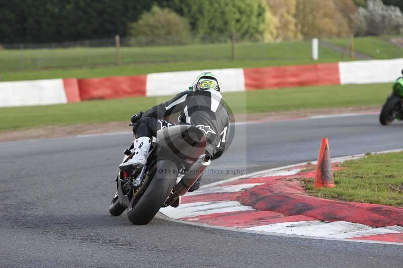 Motorcycle action photographs;Trackday digital images;event digital images;eventdigitalimages;no limits trackday;peter wileman photography;snetterton;snetterton circuit norfolk;snetterton photographs;trackday;trackday photos