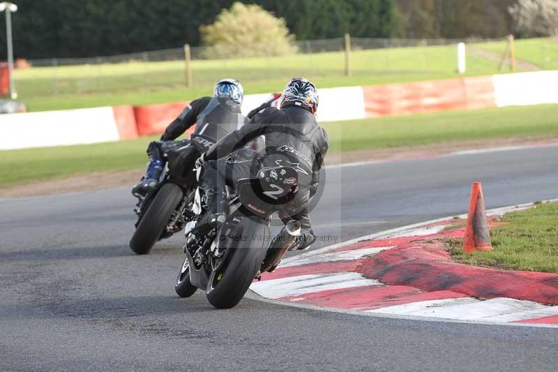 Motorcycle action photographs;Trackday digital images;event digital images;eventdigitalimages;no limits trackday;peter wileman photography;snetterton;snetterton circuit norfolk;snetterton photographs;trackday;trackday photos