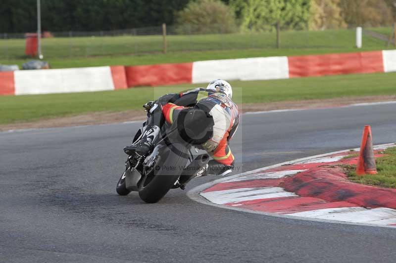 Motorcycle action photographs;Trackday digital images;event digital images;eventdigitalimages;no limits trackday;peter wileman photography;snetterton;snetterton circuit norfolk;snetterton photographs;trackday;trackday photos