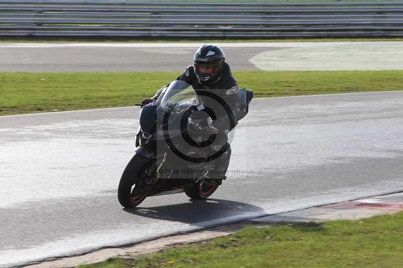 Motorcycle action photographs;Trackday digital images;event digital images;eventdigitalimages;no limits trackday;peter wileman photography;snetterton;snetterton circuit norfolk;snetterton photographs;trackday;trackday photos