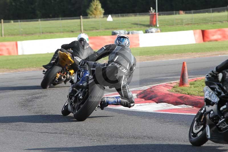 Motorcycle action photographs;Trackday digital images;event digital images;eventdigitalimages;no limits trackday;peter wileman photography;snetterton;snetterton circuit norfolk;snetterton photographs;trackday;trackday photos