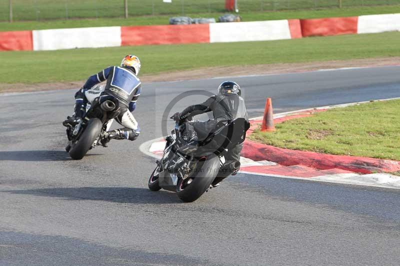 Motorcycle action photographs;Trackday digital images;event digital images;eventdigitalimages;no limits trackday;peter wileman photography;snetterton;snetterton circuit norfolk;snetterton photographs;trackday;trackday photos