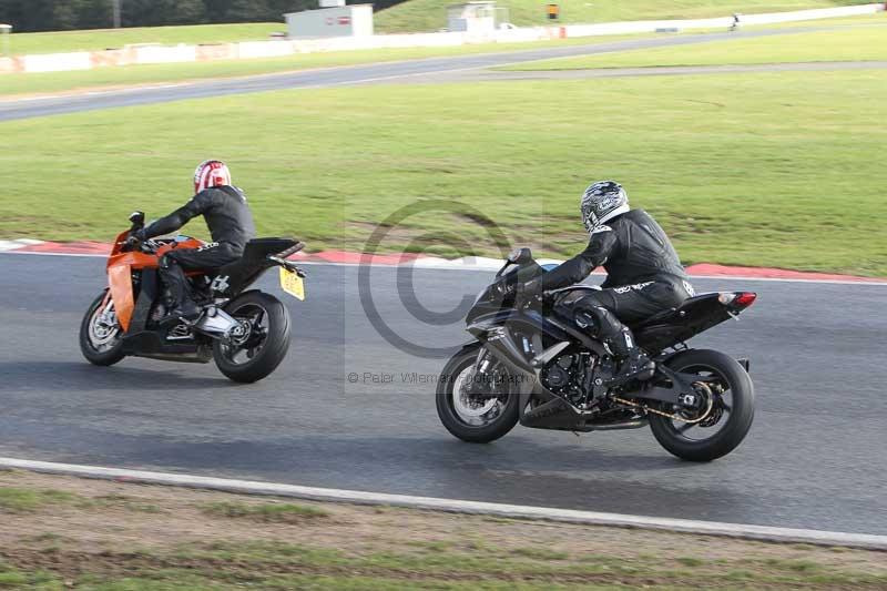 Motorcycle action photographs;Trackday digital images;event digital images;eventdigitalimages;no limits trackday;peter wileman photography;snetterton;snetterton circuit norfolk;snetterton photographs;trackday;trackday photos
