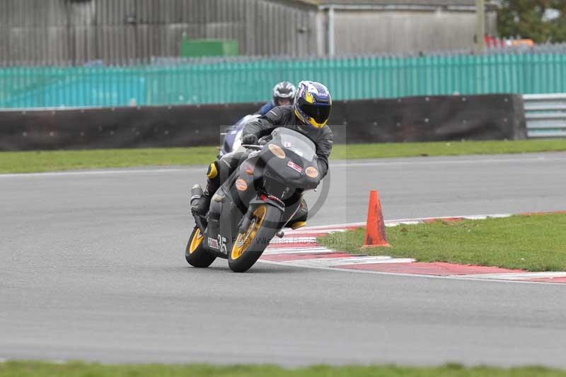 Motorcycle action photographs;Trackday digital images;event digital images;eventdigitalimages;no limits trackday;peter wileman photography;snetterton;snetterton circuit norfolk;snetterton photographs;trackday;trackday photos