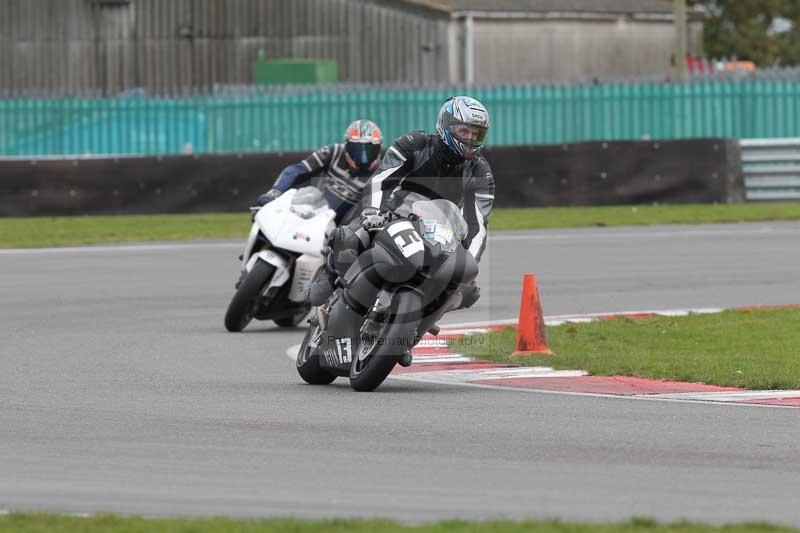 Motorcycle action photographs;Trackday digital images;event digital images;eventdigitalimages;no limits trackday;peter wileman photography;snetterton;snetterton circuit norfolk;snetterton photographs;trackday;trackday photos