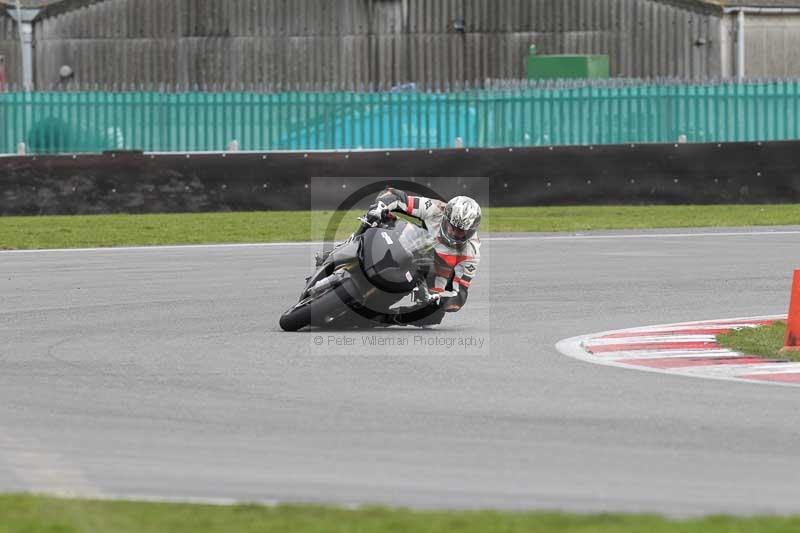 Motorcycle action photographs;Trackday digital images;event digital images;eventdigitalimages;no limits trackday;peter wileman photography;snetterton;snetterton circuit norfolk;snetterton photographs;trackday;trackday photos
