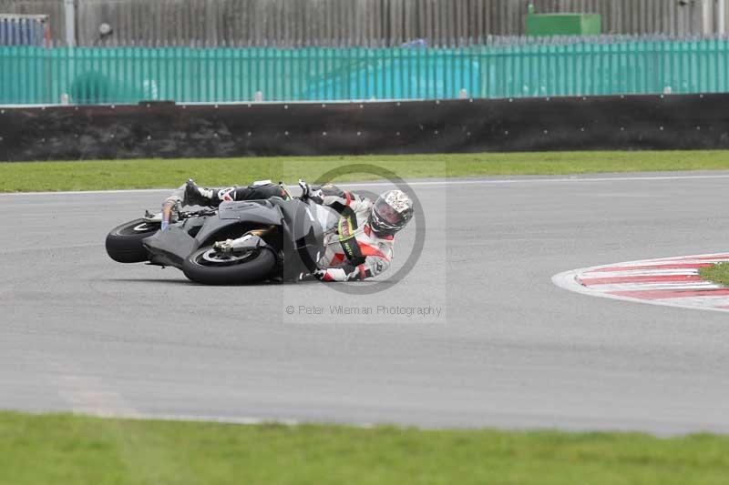 Motorcycle action photographs;Trackday digital images;event digital images;eventdigitalimages;no limits trackday;peter wileman photography;snetterton;snetterton circuit norfolk;snetterton photographs;trackday;trackday photos