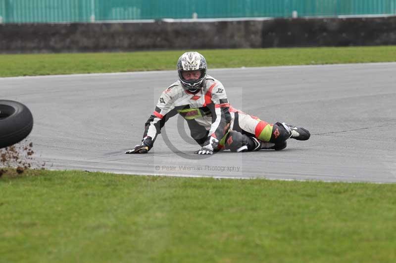 Motorcycle action photographs;Trackday digital images;event digital images;eventdigitalimages;no limits trackday;peter wileman photography;snetterton;snetterton circuit norfolk;snetterton photographs;trackday;trackday photos