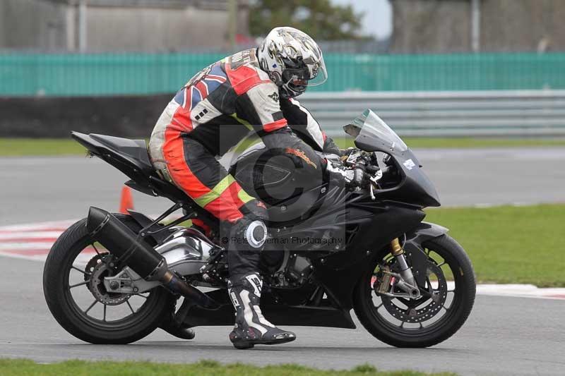 Motorcycle action photographs;Trackday digital images;event digital images;eventdigitalimages;no limits trackday;peter wileman photography;snetterton;snetterton circuit norfolk;snetterton photographs;trackday;trackday photos