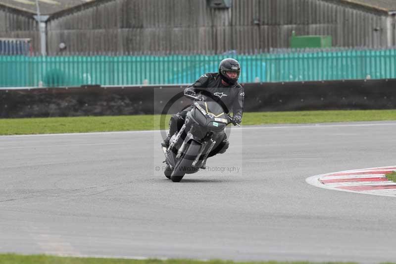 Motorcycle action photographs;Trackday digital images;event digital images;eventdigitalimages;no limits trackday;peter wileman photography;snetterton;snetterton circuit norfolk;snetterton photographs;trackday;trackday photos
