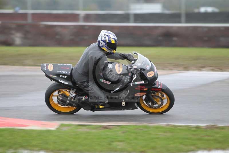 Motorcycle action photographs;Trackday digital images;event digital images;eventdigitalimages;no limits trackday;peter wileman photography;snetterton;snetterton circuit norfolk;snetterton photographs;trackday;trackday photos