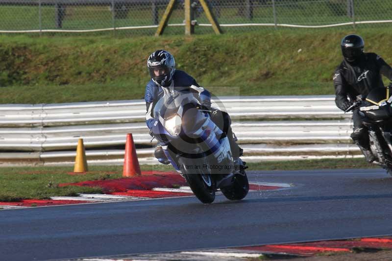 Motorcycle action photographs;Trackday digital images;event digital images;eventdigitalimages;no limits trackday;peter wileman photography;snetterton;snetterton circuit norfolk;snetterton photographs;trackday;trackday photos